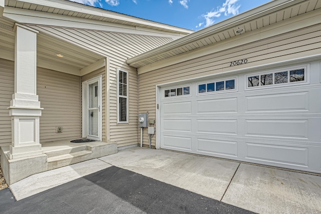 20620 Everton Way N, Forest Lake, MN 55025 - garage featuring driveway