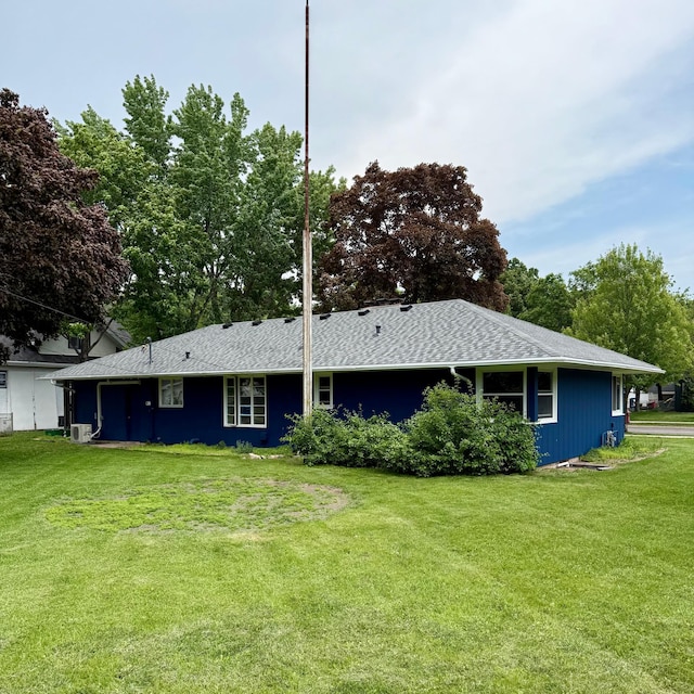 1331 8th Ave N, Saint Cloud, MN 56303 - rear view of house featuring a yard