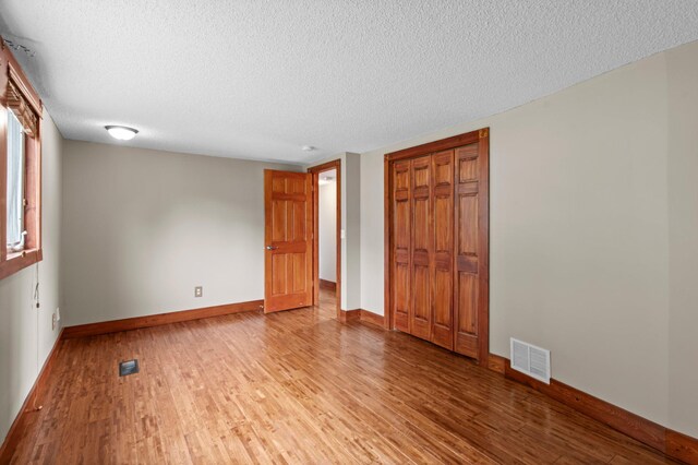28008 Lake Diann Rd, Baldwin Twp, MN 55398 - unfurnished room featuring a textured ceiling and wood finished floors
