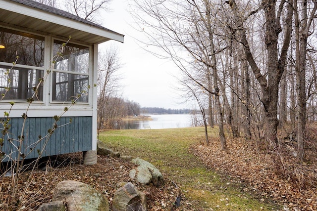 view of yard featuring a water view