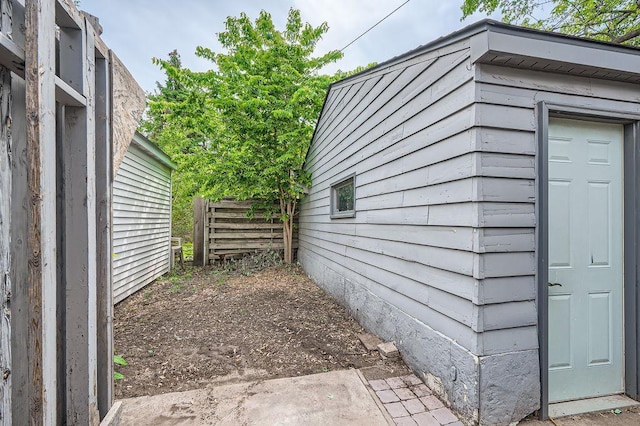 1907 University Ave NE, Minneapolis, MN 55418 - view of side of home with an outdoor structure