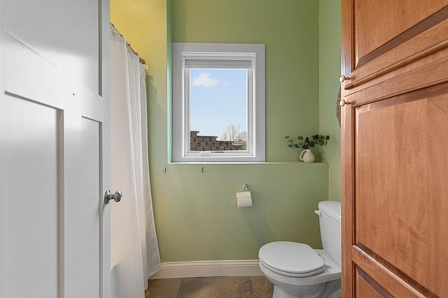 6570 Chester Ave, Webster Twp, MN 55057 - bathroom with toilet, baseboards, and a shower with curtain