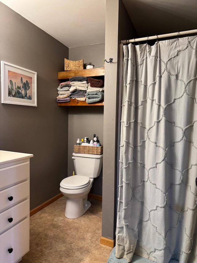 601 Maplewood Dr SE, Pelican Rapids, MN 56572 - full bathroom with toilet, baseboards, vanity, and a shower with shower curtain