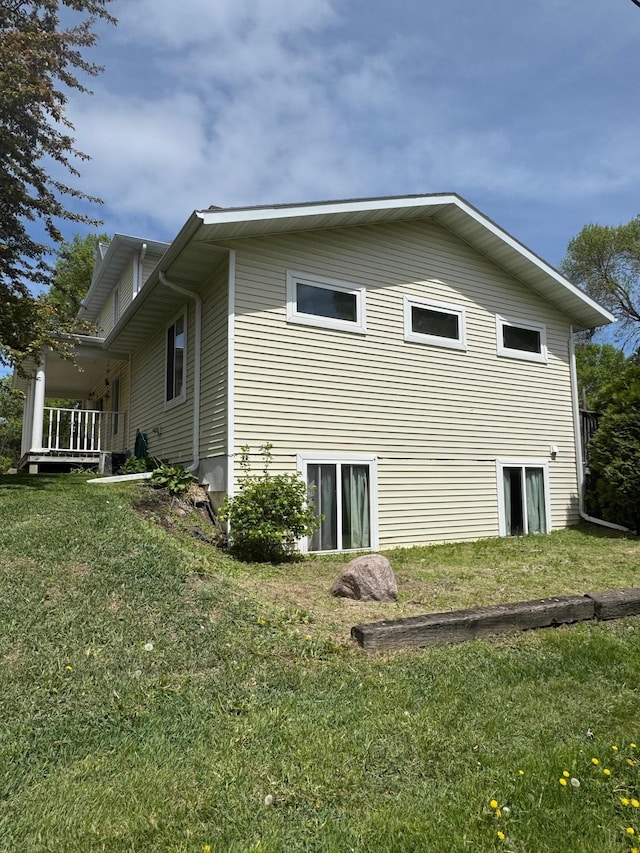 601 Maplewood Dr SE, Pelican Rapids, MN 56572 - view of side of property featuring a lawn