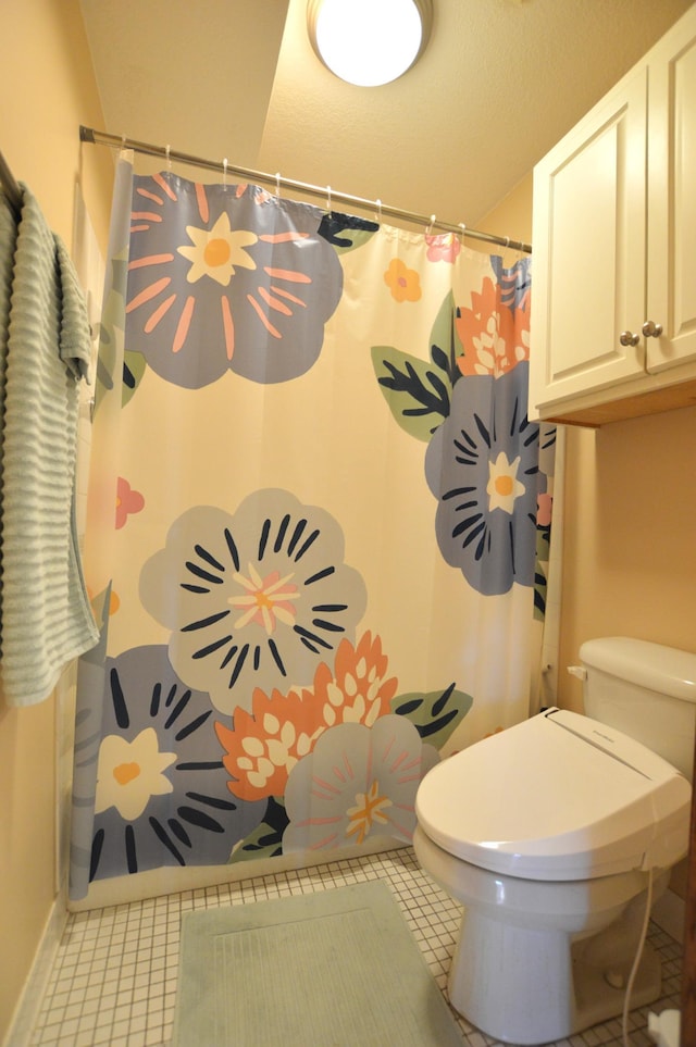 full bath featuring toilet and a shower with curtain
