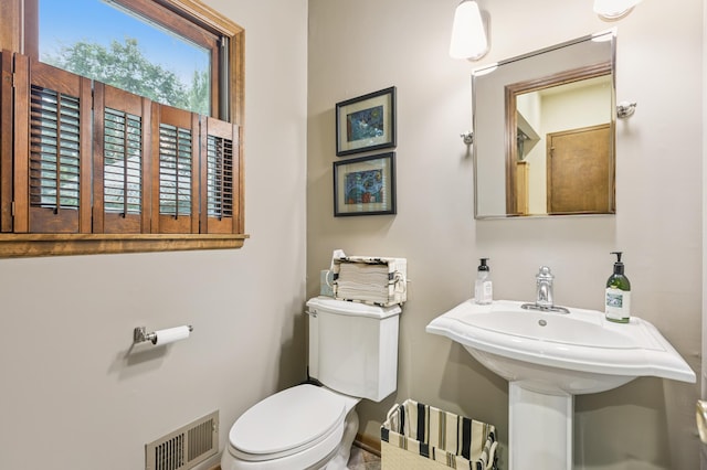 15325 Holdridge Dr E, Minnetonka, MN 55391 - bathroom with toilet
