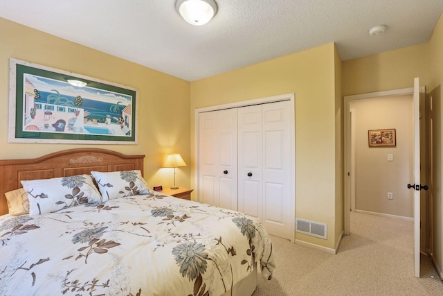 5320 132nd St W, Apple Valley, MN 55124 - bedroom with baseboards, visible vents, a closet, and carpet flooring