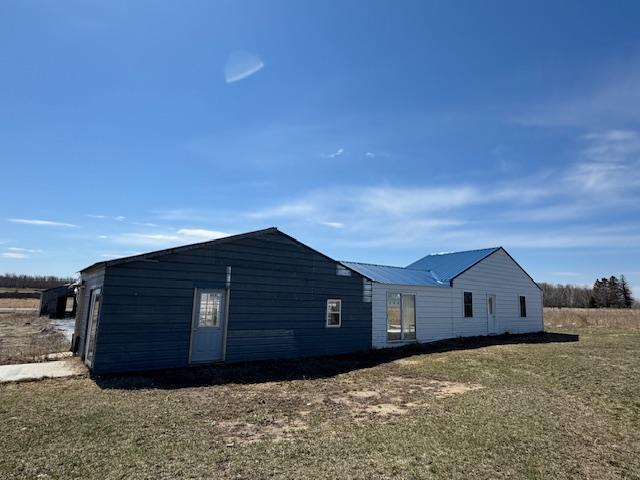 view of home's exterior