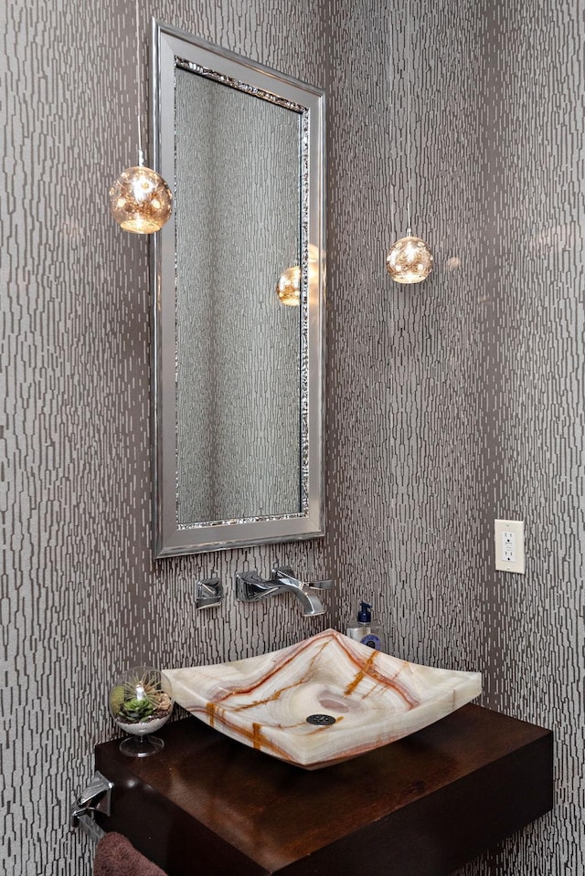 2012 Pine Ridge Dr W, Saint Paul, MN 55118 - view of bathroom