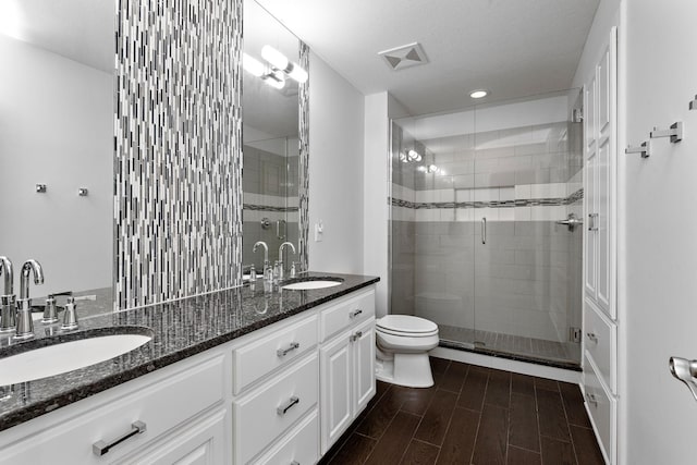 2012 Pine Ridge Dr W, Saint Paul, MN 55118 - full bath featuring a sink, a stall shower, and toilet