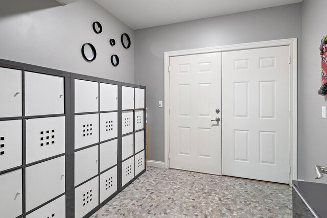 2012 Pine Ridge Dr W, Saint Paul, MN 55118 - foyer with baseboards