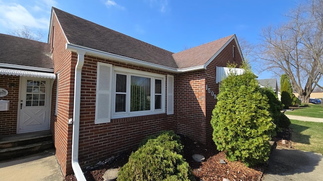 1509 2nd Ave SW, Austin, MN 55912 - view of side of home with brick siding and a shingled roof