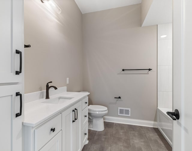 4729 Linden Cove Ln, Savage, MN 55378 - full bath featuring vanity, baseboards, toilet, and visible vents