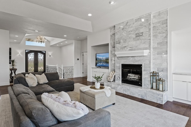 living room featuring an inviting chandelier, baseboards, recessed lighting, and wood finished floors