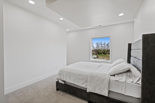bedroom featuring carpet floors, baseboards, recessed lighting, and visible vents