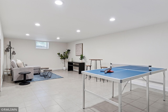 674 Wheelock Pkwy W, Saint Paul, MN 55117 - recreation room with recessed lighting and baseboards