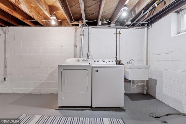 674 Wheelock Pkwy W, Saint Paul, MN 55117 - laundry room featuring washing machine and dryer