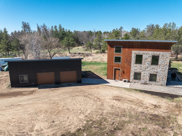 view of outdoor structure with an outbuilding