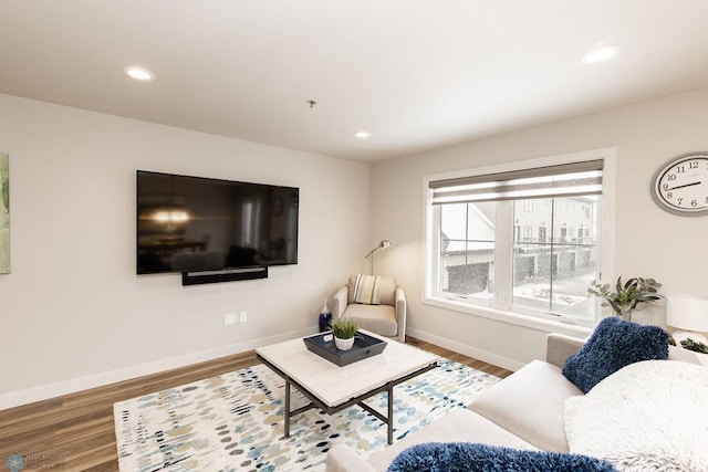 living area featuring recessed lighting, baseboards, and wood finished floors