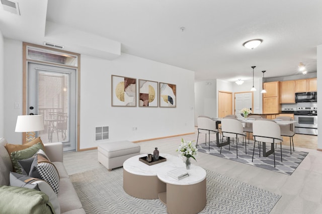 7100 Metro Blvd Unit 116, Edina, MN 55439 - living area featuring baseboards