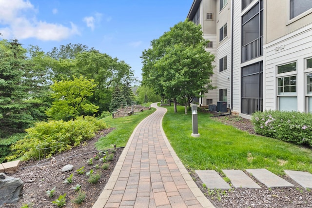 7100 Metro Blvd Unit 116, Edina, MN 55439 - view of property's community featuring a yard