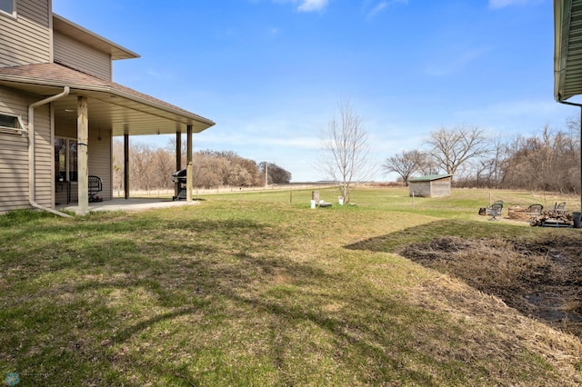 view of yard featuring a patio area