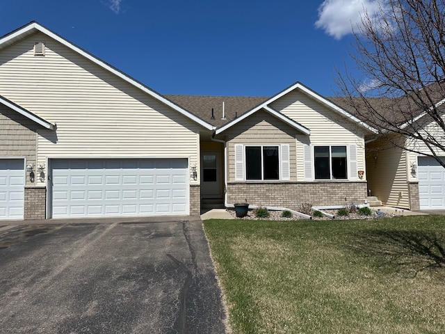 4129 Jarmann Ln, Shakopee, MN 55379 - single story home featuring brick siding, an attached garage, driveway, and a front yard