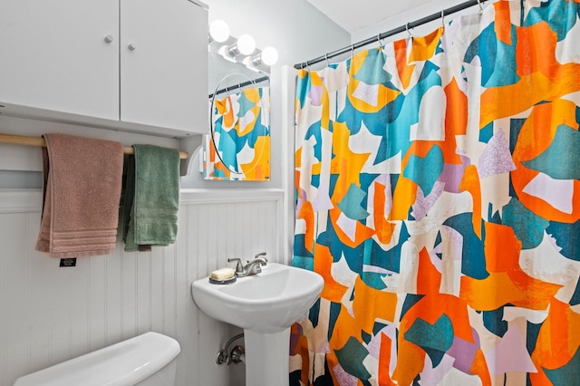 full bath featuring toilet and curtained shower