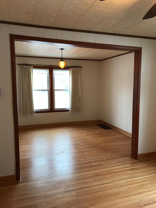 1509 5th St, Mankato, MN 56001 - unfurnished room with light wood-type flooring, crown molding, baseboards, and ceiling fan