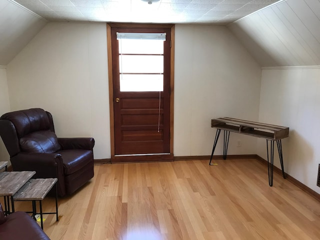 1509 5th St, Mankato, MN 56001 - interior space with vaulted ceiling, baseboards, and light wood-style floors