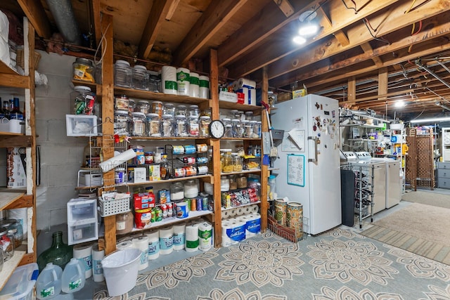 storage area with washer and clothes dryer