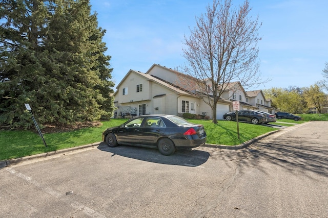 view of front facade with a front lawn