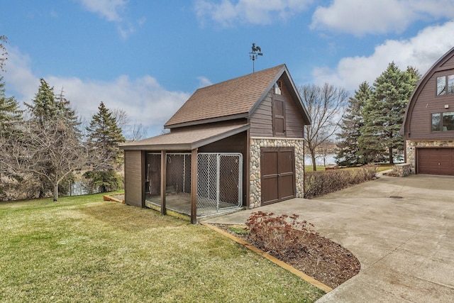 view of detached garage