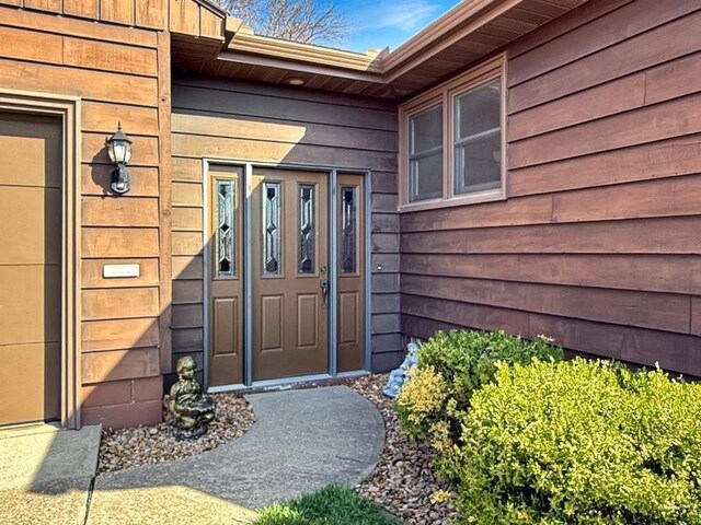 1254 State St, Fairmont, MN 56031 - view of exterior entry