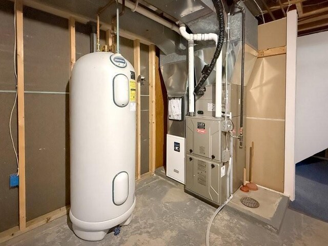 1254 State St, Fairmont, MN 56031 - utility room with water heater