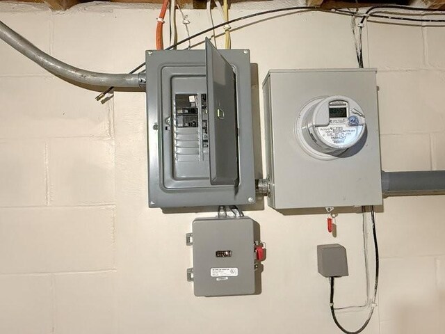 1254 State St, Fairmont, MN 56031 - utilities featuring electric panel