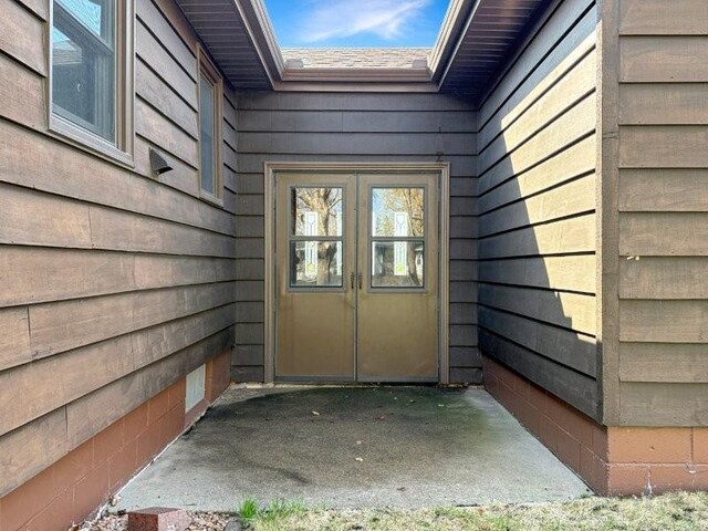 1254 State St, Fairmont, MN 56031 - property entrance with french doors