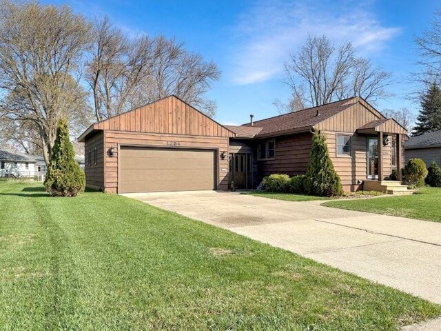 1254 State St, Fairmont, MN 56031 - single story home featuring a front lawn, driveway, and a garage
