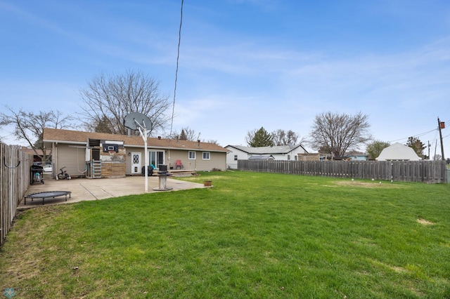 view of yard featuring a patio area
