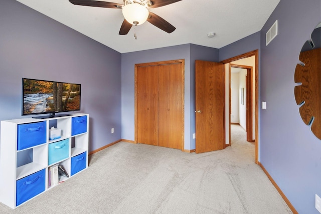unfurnished bedroom featuring ceiling fan, visible vents, baseboards, a closet, and carpet flooring