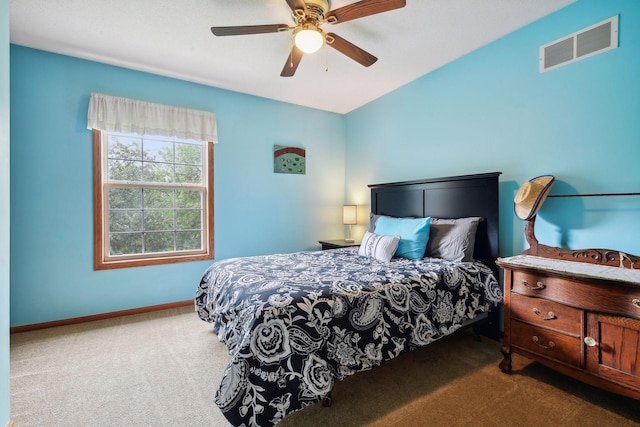 bedroom with carpet floors, baseboards, visible vents, and ceiling fan