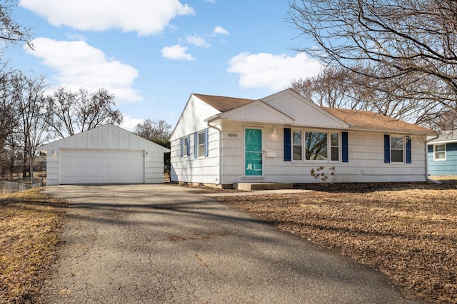view of front of home featuring an outdoor structure and a detached garage