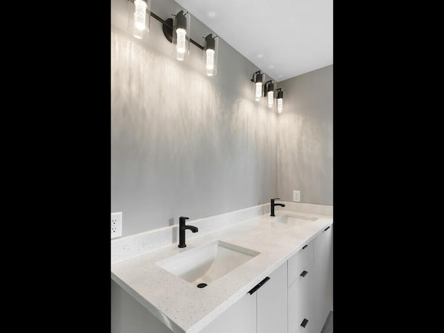 14913 Oakwood Dr, Burnsville, MN 55306 - full bath with a sink and double vanity
