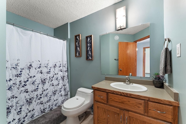 1106 Maplewood Ave SW, Isanti, MN 55040 - bathroom featuring vanity, a textured ceiling, and a shower with shower curtain