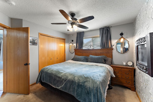 1106 Maplewood Ave SW, Isanti, MN 55040 - carpeted bedroom with a textured ceiling, a closet, and a ceiling fan
