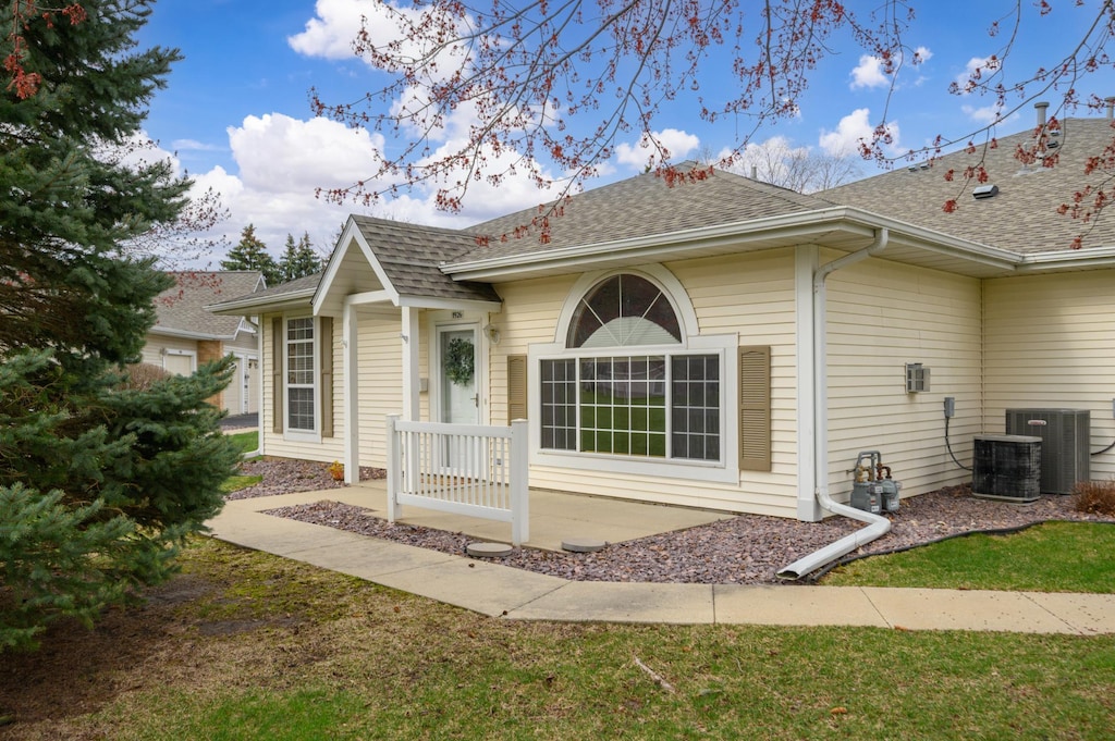 1926 Waterford Pl SW, Rochester, MN 55902 - rear view of property featuring cooling unit and a shingled roof
