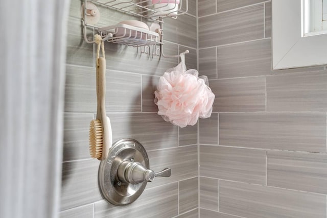 2085 Queens Ave S, Lakeland, MN 55043 - room details with a tile shower