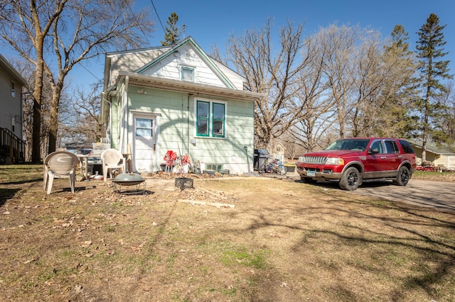 1311 Irving St, Alexandria, MN 56308 - view of front facade with a front lawn