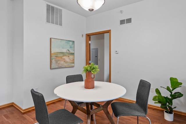 2565 Franklin Ave Unit 109, Saint Paul, MN 55114 - dining space with wood finished floors and baseboards