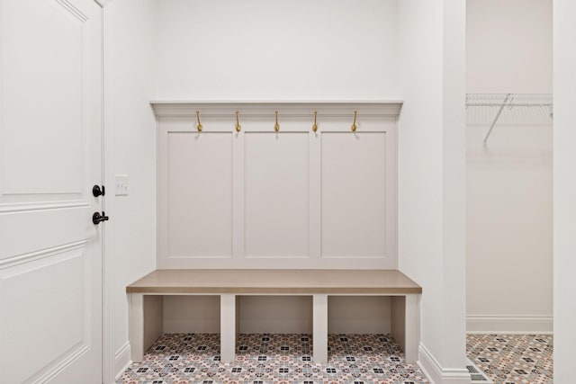 6200 Harkness Alcove S, Cottage Grove, MN 55016 - mudroom with baseboards